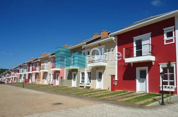 Descubra o encanto deste charmoso sobrado em um condomínio fechado em Valinhos. Com 5400m² de área verde, a casa oferece 3 dormitórios, suíte, quintal e muito mais. - Foto 2