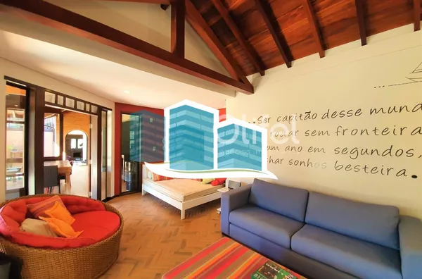 Maravilhosa casa a venda em condomínio na cidade de valinhos. com detalhes rústicos e da arquitetura inglesa. Aquela casa com cara de casa, a arquitetura diferenciada parece nos abraçar entre seus grandes vãos, vigas de madeira e concreto, arcos e piso ce - Foto 18