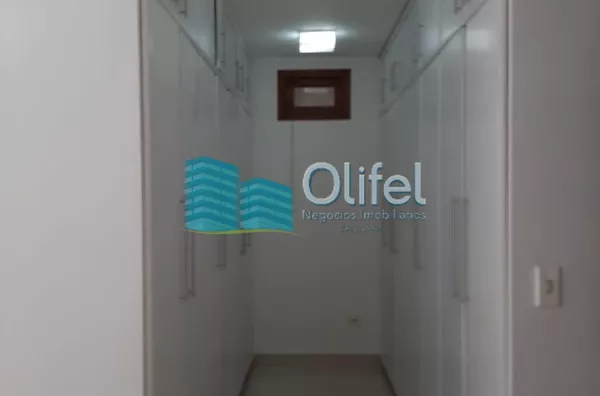 Maravilhosa casa no condomínio Marambaia na cidade de Vinhedo,  com 4 grandes suítes ensolaradas com hidro, suíte master com lareira e closet, 6 amplas salas com pé direito duplo em Ipê e Mezanino, 2 lindas lareiras, 2 cozinhas planejadas, escritório plan - Foto 19