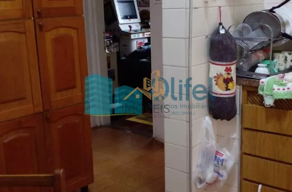 Excelente casa de esquina para comércio ou residência localizada na cidade de Jundiai em um bairro misto, próximo ao centro da cidade.  Imóvel conta com 2 dormitórios, sala, ampla cozinha com armários, lavanderia, banheiro. na parte superior um espaço cob - Foto 18