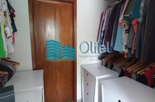 Excelente sobrado em condomínio fechado na cidade de Louveira. Ótimo acabamento, espaços amplos e confortáveis, ampla área gourmet com piscina.  Imóvel apto para financiamento.   Agende sua Visita - Foto 24