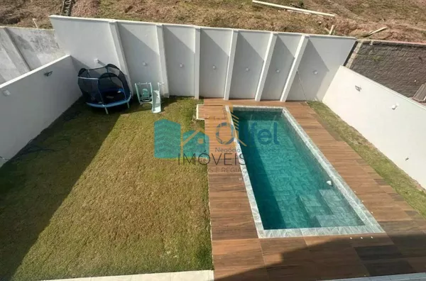 Linda casa no  condomínio  Santa Isabel na cidade de Louveira para quem procura espaço, modernismo, sofisticação, sossego e excelente iluminação. O imóvel dispõe de 525m² de terreno e 414m² de construção. O piso inferior oferece sala ampla  para 2 ambient - Foto 3
