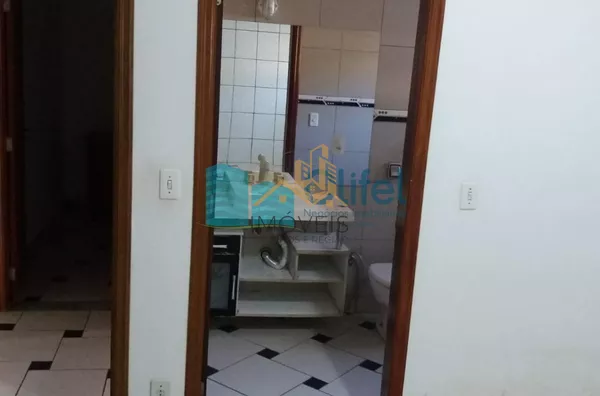 Excelente chácara  a 4 km do centro da cidade de Louveira com 03 dormitórios sendo 01 suíte, sala jantar, sala de estar, 08 vagas de garagem sendo 04 coberta, canil, campo de futsal gramado, piscina, churrasqueira, fogão e forno à lenha, lago, com uma áre - Foto 23