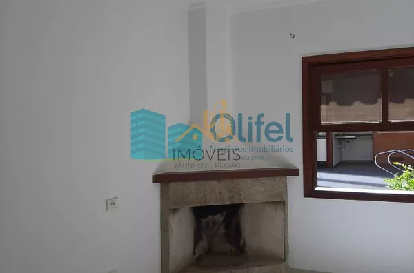 Maravilhosa casa no condomínio Marambaia na cidade de Vinhedo,  com 4 grandes suítes ensolaradas com hidro, suíte master com lareira e closet, 6 amplas salas com pé direito duplo em Ipê e Mezanino, 2 lindas lareiras, 2 cozinhas planejadas, escritório plan - Foto 8
