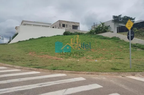 Lindo lote em aclive com 800,00m² em condomínio de alto padrão na cidade de Itupeva.  Local arborizado com portarias treinadas para oferecer segurança e conforto a todos os moradores e visitantes. Próximo ao Outlet de Itupeva e com fácil acesso a Rodovia - Foto 1