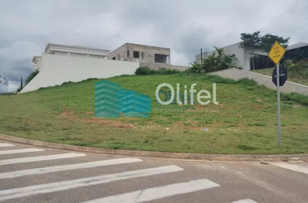 Lindo lote em aclive com 800,00m² em condomínio de alto padrão na cidade de Itupeva.  Local arborizado com portarias treinadas para oferecer segurança e conforto a todos os moradores e visitantes. Próximo ao Outlet de Itupeva e com fácil acesso a Rodovia - Foto 1