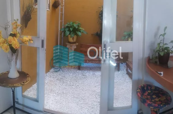 Excelente sobrado em bairro residencial próximo ao centro na cidade de Louveira, com 3 suítes com planejados, avarandada, 2 amplas salas, cozinha planejada, área gourmet com churrasqueira, quintal, 2 vagas de garagem.  Agende a sua visita. - Foto 21