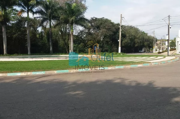Terreno dentro de condomínio fechado, próximo ao centro da cidade, com topografia privilegiada, projeto  aprovado junto ao condomínio e prefeitura para constução de casa com 206 m² de área útil. Condomínio com Piscina, Churrasqueiras, Quadras de Tênis, Qu - Foto 9