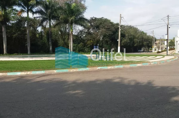 Terreno dentro de condomínio fechado, próximo ao centro da cidade, com topografia privilegiada, projeto  aprovado junto ao condomínio e prefeitura para constução de casa com 206 m² de área útil. Condomínio com Piscina, Churrasqueiras, Quadras de Tênis, Qu - Foto 9