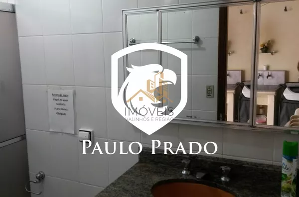 Excelente casa à venda no Condomínio São Joaquim,. Próxima ao lago, iluminação natural e muito arejada. No piso inferior a casa possui um espaço para home office, salão de jogos ou festas, 2 dormitórios e 1 suíte. No piso superior são 3 suítes sendo 1 mas - Foto 21