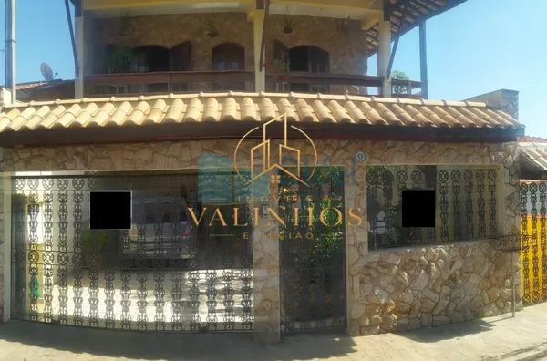 Excelente sobrado em bairro residencial próximo ao centro na cidade de Louveira, com 3 suítes com planejados, avarandada, 2 amplas salas, cozinha planejada, área gourmet com churrasqueira, quintal, 2 vagas de garagem.  Agende a sua visita.