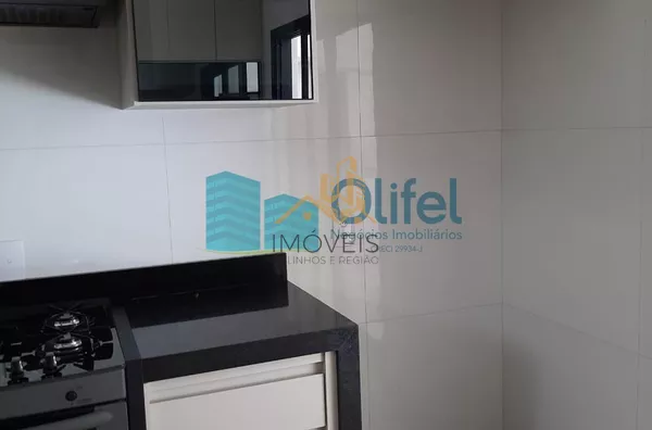Linda casa térrea, 206m².O imóvel conta com 03 suítes com armários, sendo a suíte master com closet, escritório, lavabo, sala 2 ambientes, cozinha com armários e espaço gourmet com churrasqueira e armários, fogão cooktop  ja instalado. Piscina Aquecida. T - Foto 20