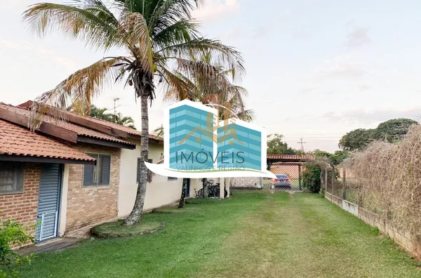 Excelente casa térrea a venda no Condomínio Parque Shangrilá na cidade de Campinas. Muita natureza e verde envolvem esse imóvel. A casa principal tem 3 dormitórios, sendo 1 suíte com closet, sala, cozinha e banheiro. Possui uma casa anexa, com sala, quart - Foto 3