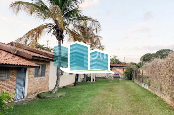 Excelente casa térrea a venda no Condomínio Parque Shangrilá na cidade de Campinas. Muita natureza e verde envolvem esse imóvel. A casa principal tem 3 dormitórios, sendo 1 suíte com closet, sala, cozinha e banheiro. Possui uma casa anexa, com sala, quart - Foto 3
