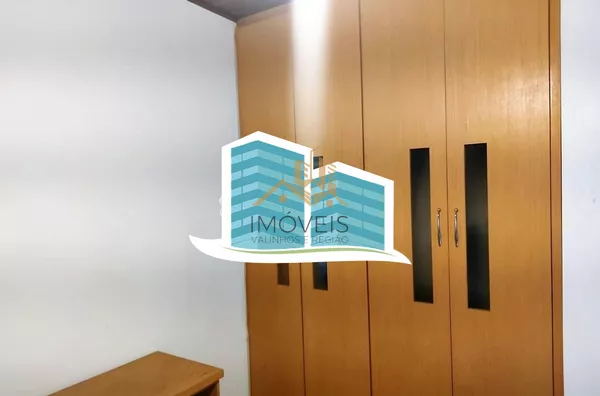 Linda casa no Condomínio Vale do Santa Fé, na cidade de Vinhedo, com excelente terreno, 2520m², 450m2 de construção, com muito verde, vista espetacular das varandas e dos quartos. Muito arejada e aconchegante, com 4 confortáveis suítes, 1 closet, amplo li - Foto 3