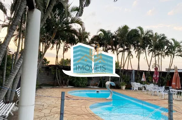 Excelente casa térrea a venda no Condomínio Parque Shangrilá na cidade de Campinas. Muita natureza e verde envolvem esse imóvel. A casa principal tem 3 dormitórios, sendo 1 suíte com closet, sala, cozinha e banheiro. Possui uma casa anexa, com sala, quart - Foto 22