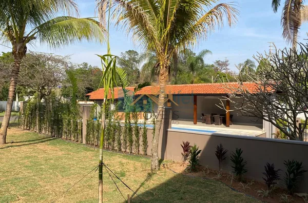Excelente casa à venda no Condomínio São Joaquim,. Próxima ao lago, iluminação natural e muito arejada. No piso inferior a casa possui um espaço para home office, salão de jogos ou festas, 2 dormitórios e 1 suíte. No piso superior são 3 suítes sendo 1 mas - Foto 20