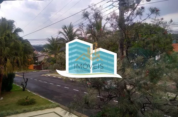 Casa térrea  em condomínio na cidade de Valinhos, contendo apenas escada para  acesso à casa. Localizada  região do Paiquerê, próximo ao Colégio Porto Seguro, Shopping Valinhos. Imóvel  com 3 dormitórios, sendo 1 suíte, todos com armários e ar condicionad - Foto 24