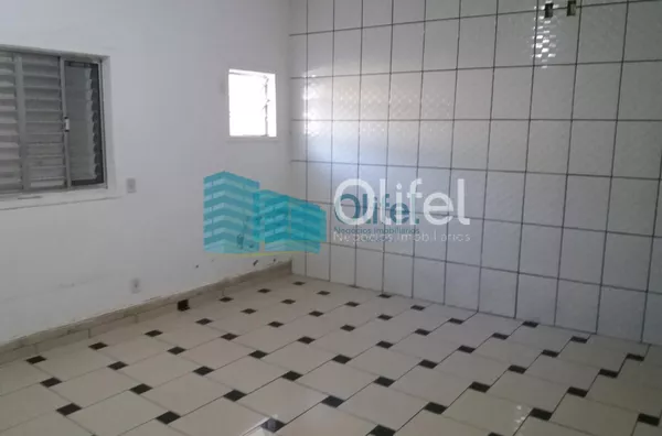 Excelente chácara  a 4 km do centro da cidade de Louveira com 03 dormitórios sendo 01 suíte, sala jantar, sala de estar, 08 vagas de garagem sendo 04 coberta, canil, campo de futsal gramado, piscina, churrasqueira, fogão e forno à lenha, lago, com uma áre - Foto 25