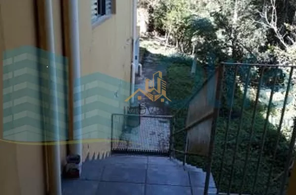 Linda chácara á venda na cidade de  Louveira, sendo três dormitórios, sendo 1 suíte, 1 banheiro social, cozinha, despensa, lavanderia, sala de estar e jantar,  sala de televisão e escritório. Na parte debaixo possui um porão totalmente habitável com 1 qua - Foto 6