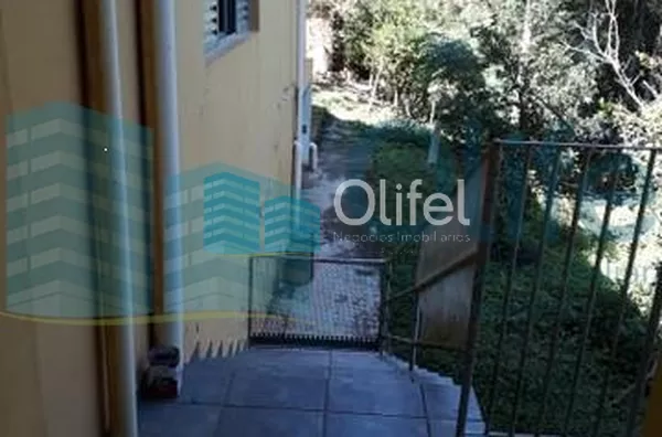 Linda chácara á venda na cidade de  Louveira, sendo três dormitórios, sendo 1 suíte, 1 banheiro social, cozinha, despensa, lavanderia, sala de estar e jantar,  sala de televisão e escritório. Na parte debaixo possui um porão totalmente habitável com 1 qua - Foto 6