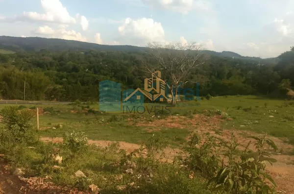 Área comercial/industrial,  com excelente localização de frente a rodovia.   Ótima topografia com platôs. Possibilidade de desmembramento, sendo a frente o valor de R$ 450,00 o metro e a parte de trás, R$ 385,00 o metro.  *Analisa permuta e possibilidade