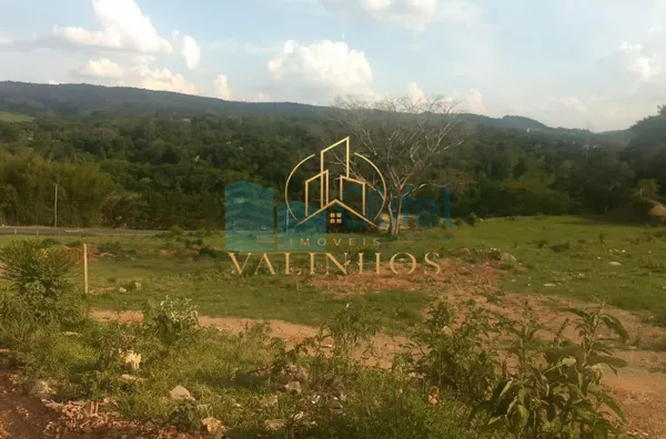 Área comercial/industrial,  com excelente localização de frente a rodovia.   Ótima topografia com platôs. Possibilidade de desmembramento, sendo a frente o valor de R$ 450,00 o metro e a parte de trás, R$ 385,00 o metro.  *Analisa permuta e possibilidade
