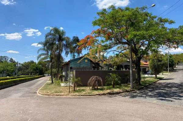 Excelente casa à venda no Condomínio São Joaquim,. Próxima ao lago, iluminação natural e muito arejada. No piso inferior a casa possui um espaço para home office, salão de jogos ou festas, 2 dormitórios e 1 suíte. No piso superior são 3 suítes sendo 1 mas - Foto 37