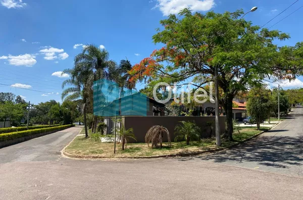 Excelente casa à venda no Condomínio São Joaquim,. Próxima ao lago, iluminação natural e muito arejada. No piso inferior a casa possui um espaço para home office, salão de jogos ou festas, 2 dormitórios e 1 suíte. No piso superior são 3 suítes sendo 1 mas - Foto 37