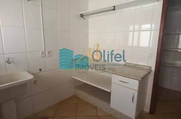 Para você que  busca uma excelente casa, assobradada, ensolarada, com ventilação natural, rua arborizada, condomínio com total segurança, acesso com identificação facial, portaria 24hs, área de lazer em uma cidade como Louveira, com estrutura, porém, mant - Foto 19