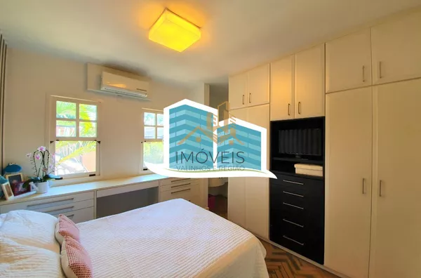 Maravilhosa casa a venda em condomínio na cidade de valinhos. com detalhes rústicos e da arquitetura inglesa. Aquela casa com cara de casa, a arquitetura diferenciada parece nos abraçar entre seus grandes vãos, vigas de madeira e concreto, arcos e piso ce - Foto 4