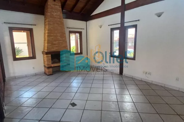 Para você que  busca uma excelente casa, assobradada, ensolarada, com ventilação natural, rua arborizada, condomínio com total segurança, acesso com identificação facial, portaria 24hs, área de lazer em uma cidade como Louveira, com estrutura, porém, mant - Foto 4