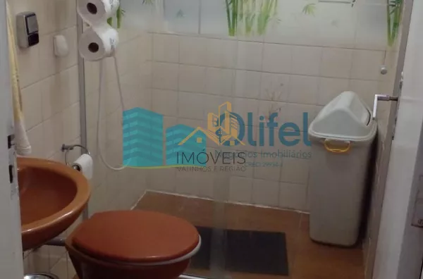 Excelente casa de esquina para comércio ou residência localizada na cidade de Jundiai em um bairro misto, próximo ao centro da cidade.  Imóvel conta com 2 dormitórios, sala, ampla cozinha com armários, lavanderia, banheiro. na parte superior um espaço cob - Foto 16