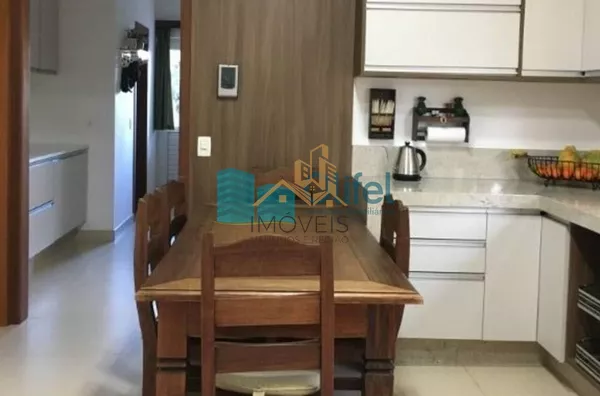Imagine morar em uma casa, estilo " casa de campo", espaçosa, ambientes  amplos , arejados,  aconchegante, rodeada de natureza, ambientes integrados e com muita qualidade de vida.   Chácara com  2.502m2 de terreno plano, impecável, acabamento de ótima qua - Foto 2