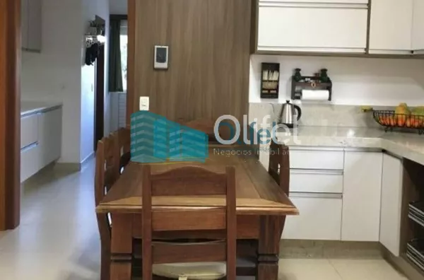 Imagine morar em uma casa, estilo " casa de campo", espaçosa, ambientes  amplos , arejados,  aconchegante, rodeada de natureza, ambientes integrados e com muita qualidade de vida.   Chácara com  2.502m2 de terreno plano, impecável, acabamento de ótima qua - Foto 2