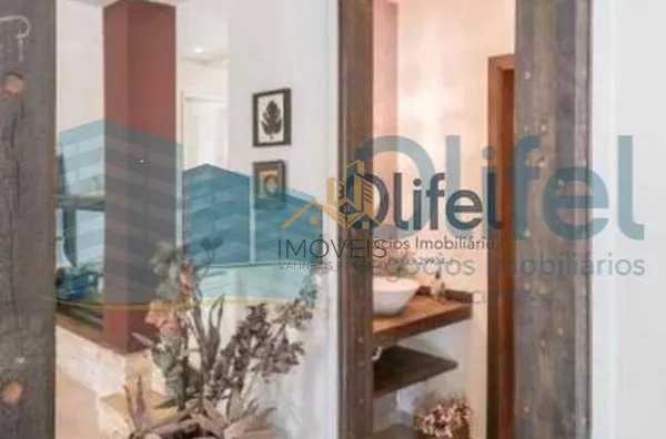 Excelente casa, estilo chácara, com belíssimo acabamento na cidade de Louveira com 1200 m² AT | 500 m² AC, sendo 03 dormitórios, sendo 1 master com closet, 03 banheiros, sala de TV, estar e jantar, lareira, adega, cozinha integrada rica em armários e i - Foto 20