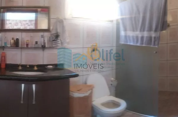Excelente sobrado em bairro residencial próximo ao centro na cidade de Louveira, com 3 suítes com planejados, avarandada, 2 amplas salas, cozinha planejada, área gourmet com churrasqueira, quintal, 2 vagas de garagem.  Agende a sua visita. - Foto 15