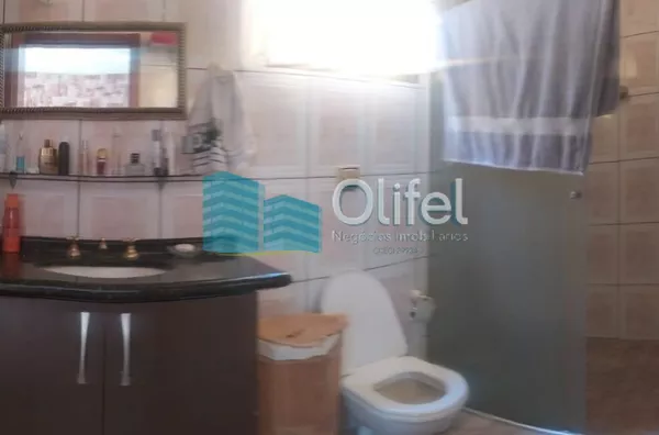 Excelente sobrado em bairro residencial próximo ao centro na cidade de Louveira, com 3 suítes com planejados, avarandada, 2 amplas salas, cozinha planejada, área gourmet com churrasqueira, quintal, 2 vagas de garagem.  Agende a sua visita. - Foto 15