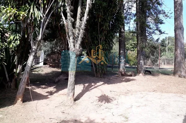 Chácara com 1696m² no bairro Monterrey, na cidade de Louveira,  sendo 137,00m de área construída. As casas são antigas, porém com boa estrutura e fundação. Piscina, pomar, poço caipira.  A chácara possui escritura do terreno, não permitindo dessa forma, f - Foto 4