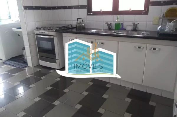 Casa térrea  em condomínio na cidade de Valinhos, contendo apenas escada para  acesso à casa. Localizada  região do Paiquerê, próximo ao Colégio Porto Seguro, Shopping Valinhos. Imóvel  com 3 dormitórios, sendo 1 suíte, todos com armários e ar condicionad - Foto 33