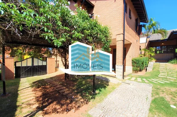 Maravilhosa casa a venda em condomínio na cidade de valinhos. com detalhes rústicos e da arquitetura inglesa. Aquela casa com cara de casa, a arquitetura diferenciada parece nos abraçar entre seus grandes vãos, vigas de madeira e concreto, arcos e piso ce - Foto 26