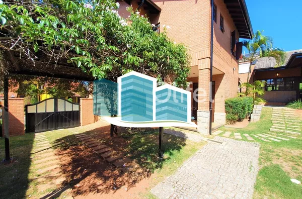 Maravilhosa casa a venda em condomínio na cidade de valinhos. com detalhes rústicos e da arquitetura inglesa. Aquela casa com cara de casa, a arquitetura diferenciada parece nos abraçar entre seus grandes vãos, vigas de madeira e concreto, arcos e piso ce - Foto 26