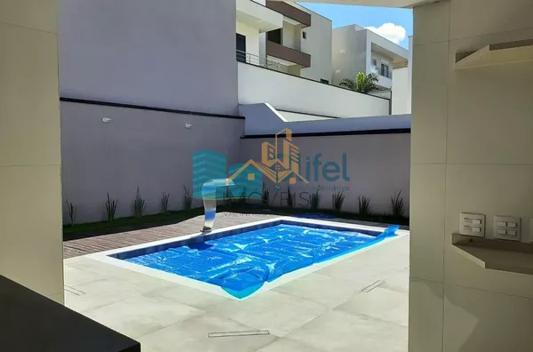Linda casa térrea, 206m².O imóvel conta com 03 suítes com armários, sendo a suíte master com closet, escritório, lavabo, sala 2 ambientes, cozinha com armários e espaço gourmet com churrasqueira e armários, fogão cooktop  ja instalado. Piscina Aquecida. T - Foto 2