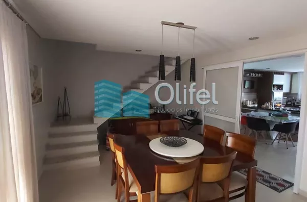 Lindo sobrado em condomínio com ótima localização e segurança 24 horas, 640 m² de terreno com 360 m² de construção, 4 dormitórios sendo 2 suítes e uma com hidromassagem e closet, 2 salas, lavabo, ampla cozinha com copa, lavanderia, ótimo espaço externo co - Foto 5