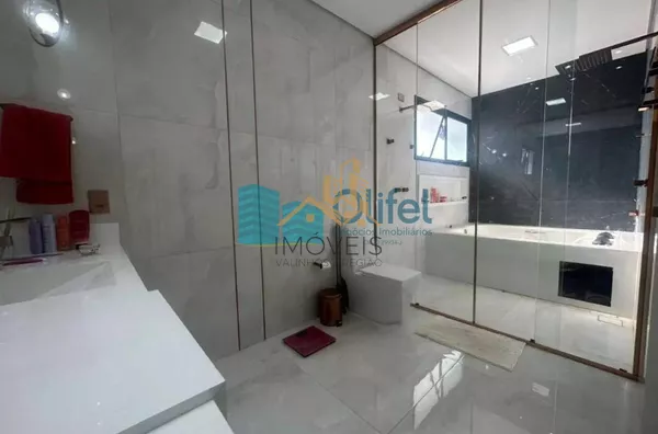 Linda casa no  condomínio  Santa Isabel na cidade de Louveira para quem procura espaço, modernismo, sofisticação, sossego e excelente iluminação. O imóvel dispõe de 525m² de terreno e 414m² de construção. O piso inferior oferece sala ampla  para 2 ambient - Foto 21