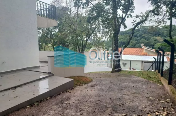 O imóvel está localizado em um dos melhores bairros da cidade de Louveira, com fácil acesso  a Rodovia Anhanguera que liga as principais cidades da região. Próximo ao centro e principais comércios como  supermercados, farmácias,  hospital, restaurantes, - Foto 4