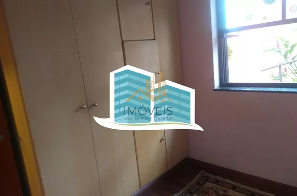 Casa térrea  em condomínio na cidade de Valinhos, contendo apenas escada para  acesso à casa. Localizada  região do Paiquerê, próximo ao Colégio Porto Seguro, Shopping Valinhos. Imóvel  com 3 dormitórios, sendo 1 suíte, todos com armários e ar condicionad - Foto 38