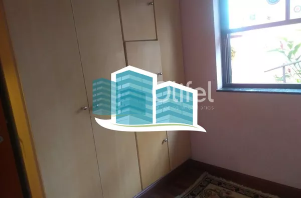 Casa térrea  em condomínio na cidade de Valinhos, contendo apenas escada para  acesso à casa. Localizada  região do Paiquerê, próximo ao Colégio Porto Seguro, Shopping Valinhos. Imóvel  com 3 dormitórios, sendo 1 suíte, todos com armários e ar condicionad - Foto 38