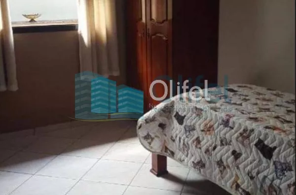 Ótima casa em bairro tranquilo na cidade de Louveira com 3 dormitórios sendo 1 suíte, sala 2 ambientes, cozinha americana com armários, edícula com churrasqueira gourmet e banheiro, quintal e garagem para 4 carros. - Foto 7
