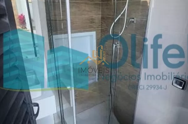 Excelente sobrado, novo, dentro de um dos mais conceituados condomínios da cidade de Campinas. Feita no conceito contemporâneo, aberto e com excelente iluminação natural e privacidade! São 3 suítes, sendo 1 suíte master, e 1 escritório que pode ser revert - Foto 16
